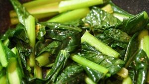 spinach in stir fry pan